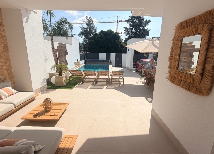 Resale - Villa / House - Dolores