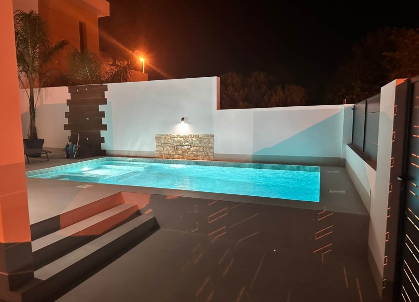 Resale - Villa / House - Dolores