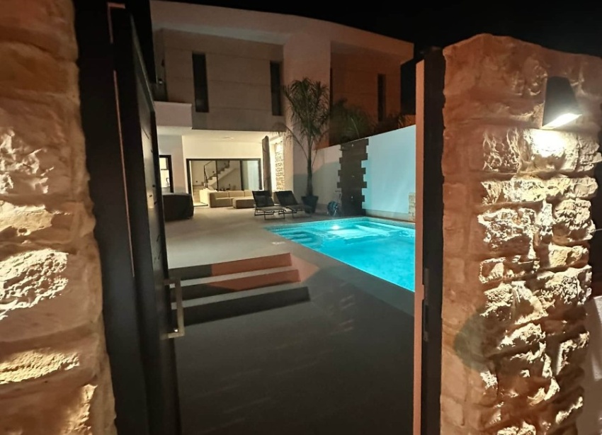 Resale - Villa / House - Dolores