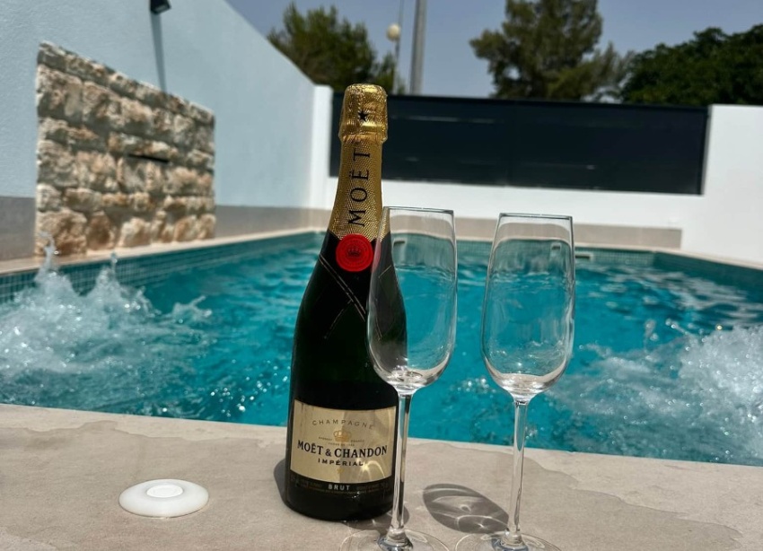 Resale - Villa / House - Dolores