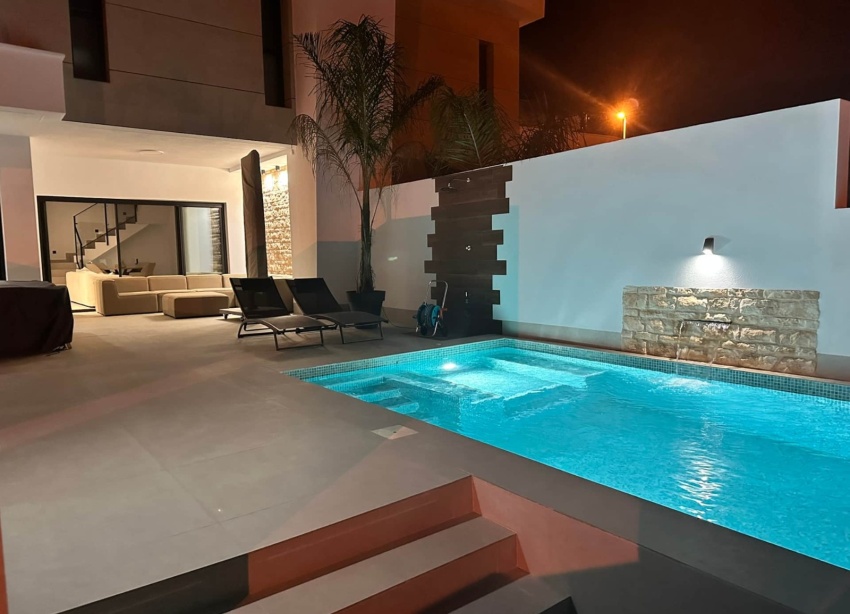 Resale - Villa / House - Dolores