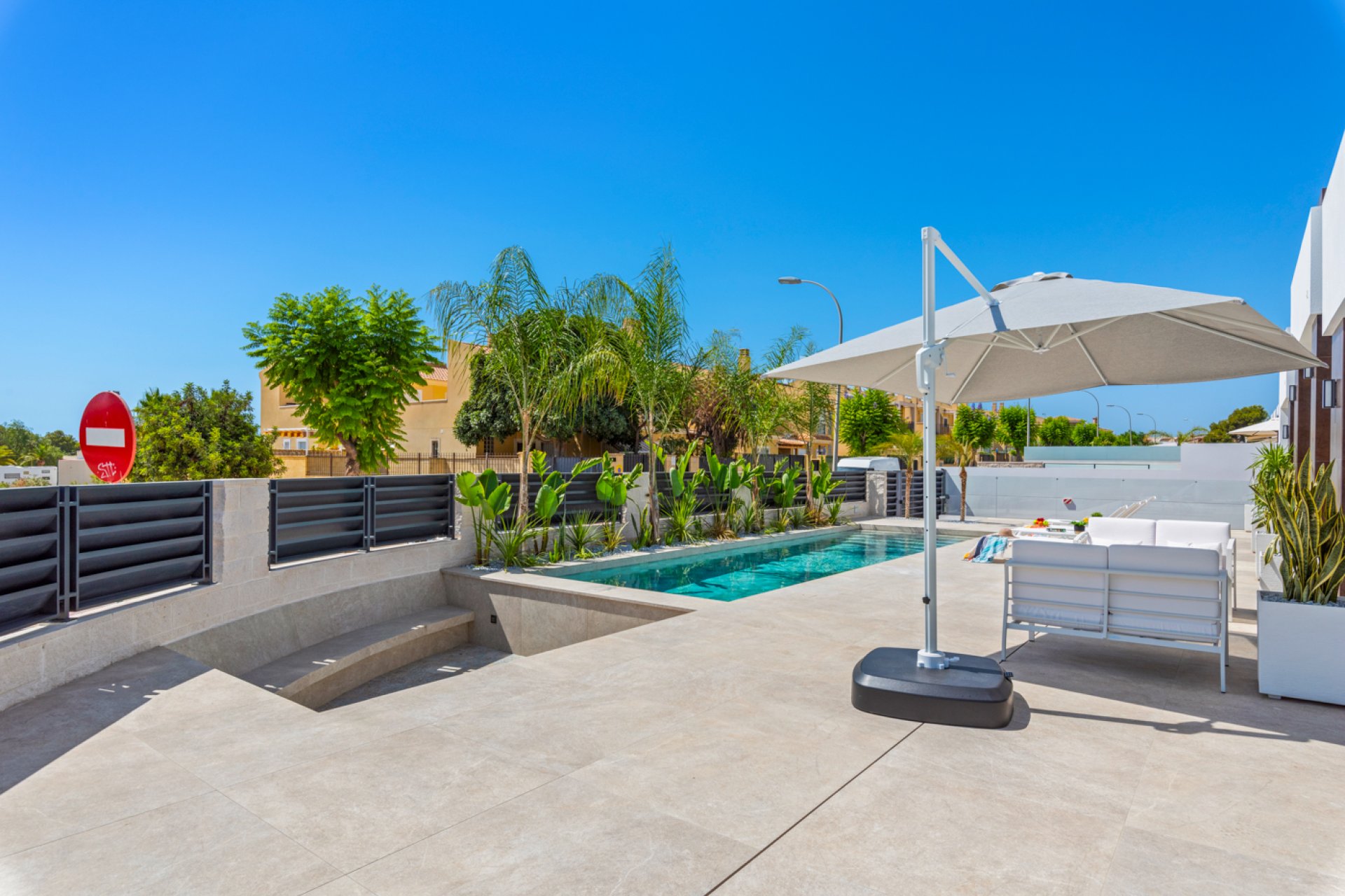 Resale - Villa / House - El Campello - El Amerador