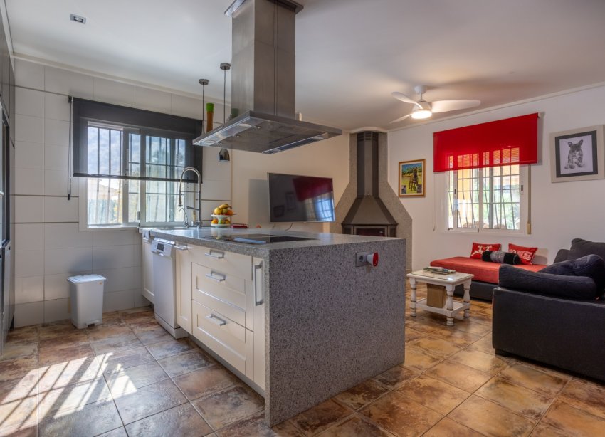 Resale - Villa / House - Elche - La Hoya
