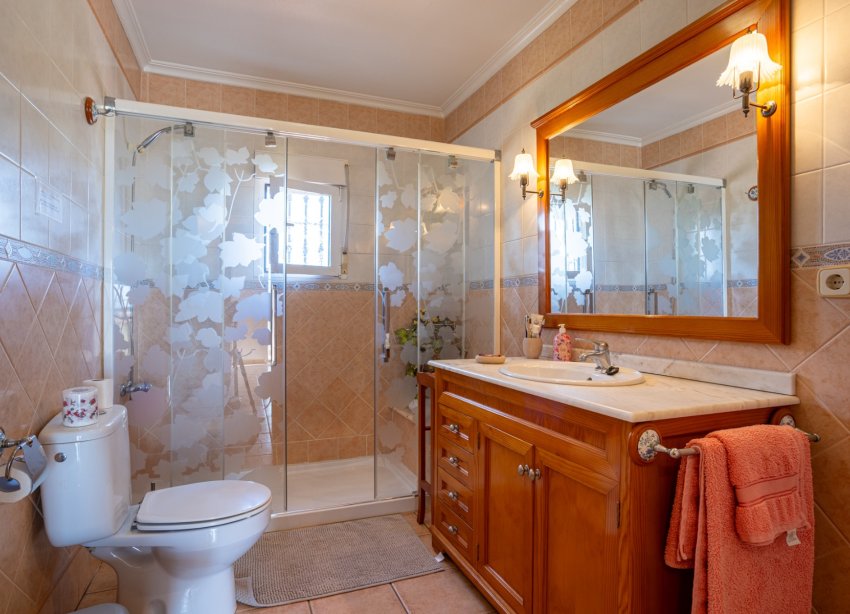 Resale - Villa / House - Elche - La Hoya