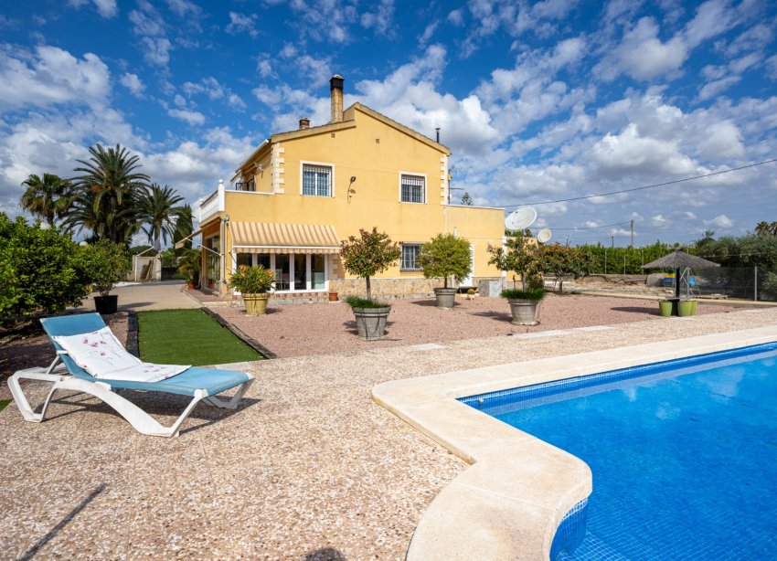 Resale - Villa / House - Elche - La Hoya