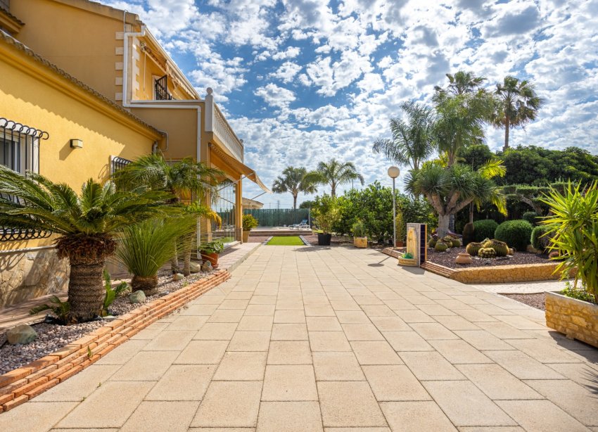 Resale - Villa / House - Elche - La Hoya