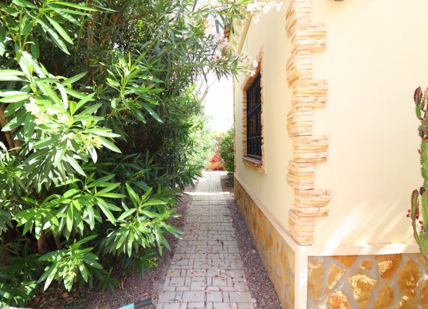 Resale - Villa / House - Formentera del Segura - Fincas de La Vega