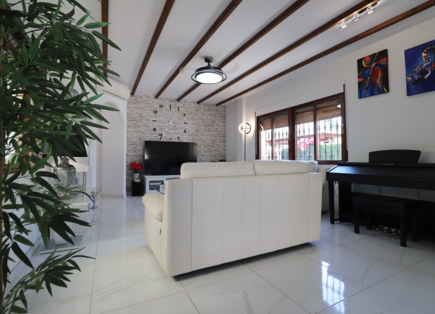 Resale - Villa / House - Formentera del Segura - Fincas de La Vega