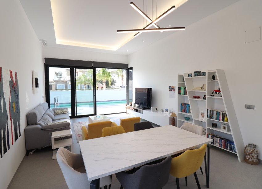 Resale - Villa / House - Formentera del Segura - Fincas de La Vega