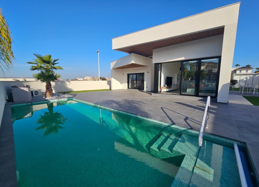 Resale - Villa / House - Formentera del Segura - Fincas de La Vega
