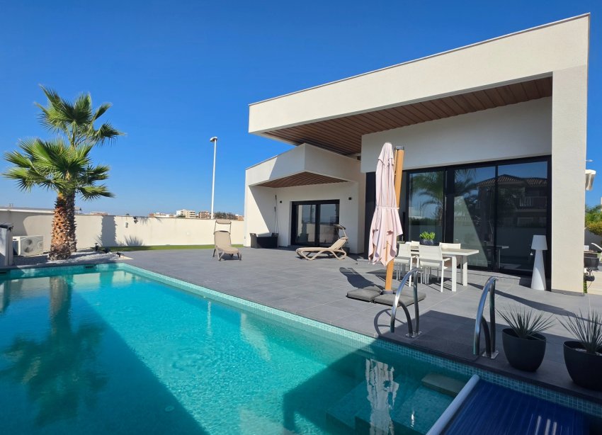 Resale - Villa / House - Formentera del Segura - Fincas de La Vega