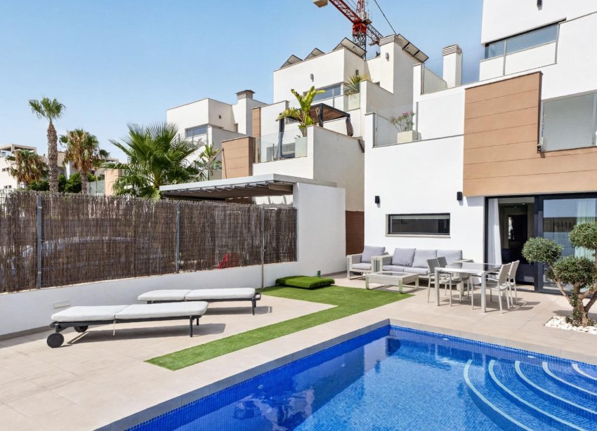 Resale - Villa / House - Guardamar del Segura - El Raso