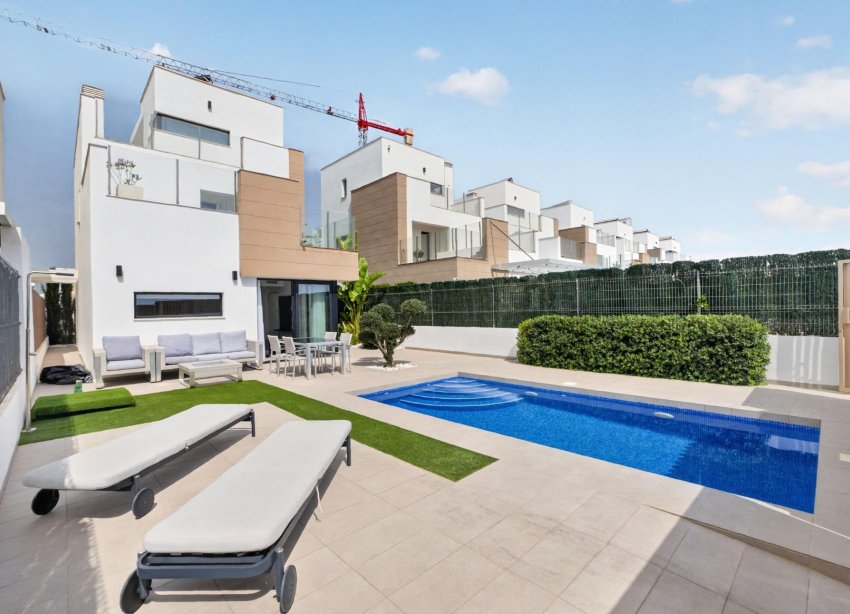 Resale - Villa / House - Guardamar del Segura - El Raso