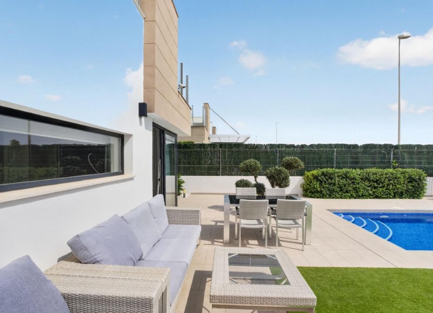 Resale - Villa / House - Guardamar del Segura - El Raso