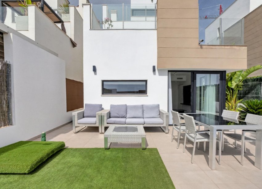 Resale - Villa / House - Guardamar del Segura - El Raso