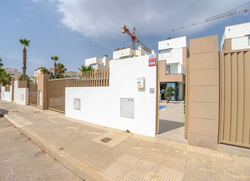 Resale - Villa / House - Guardamar del Segura - El Raso