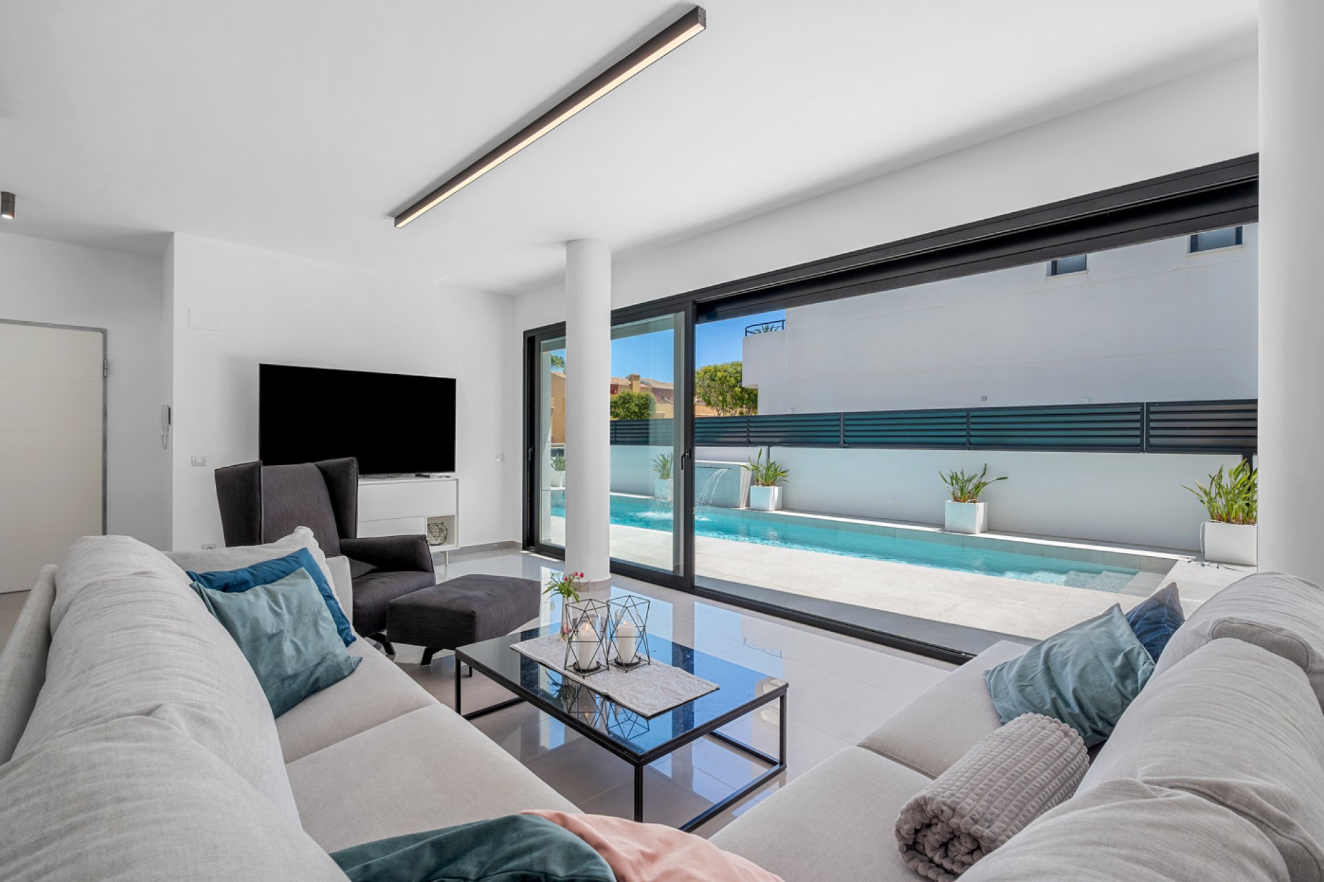Resale - Villa / House - Guardamar del Segura
