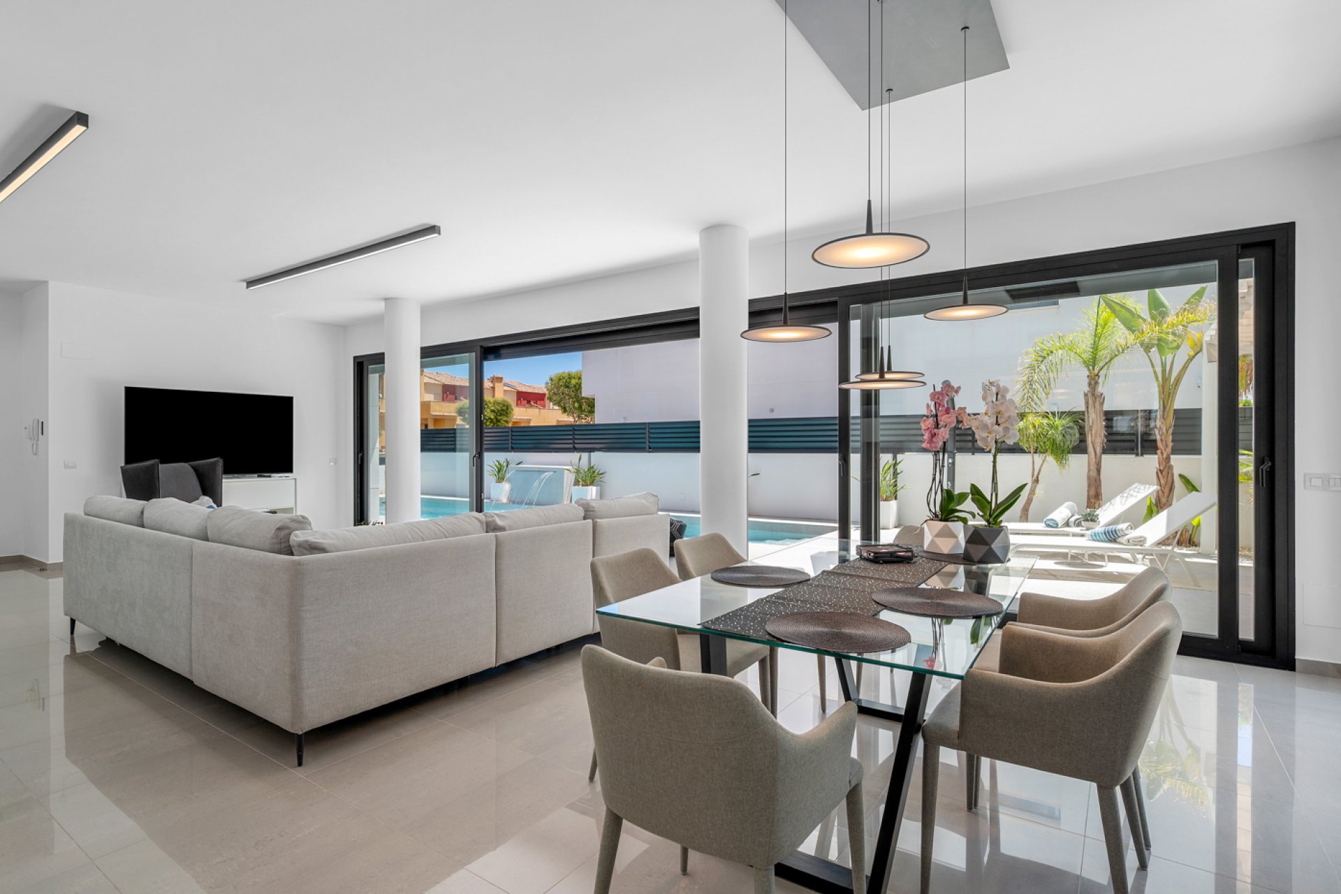 Resale - Villa / House - Guardamar del Segura