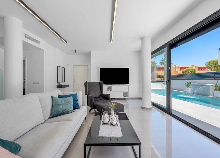 Resale - Villa / House - Guardamar del Segura