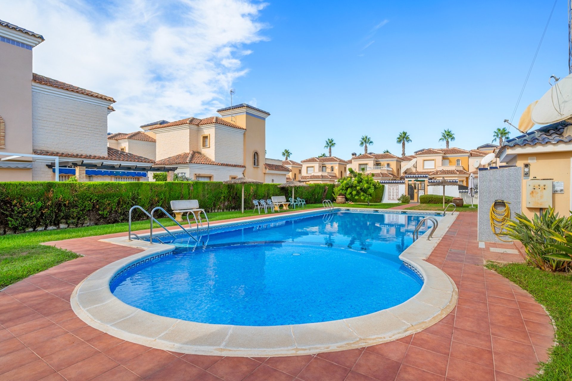 Resale - Villa / House - Guardamar del Segura