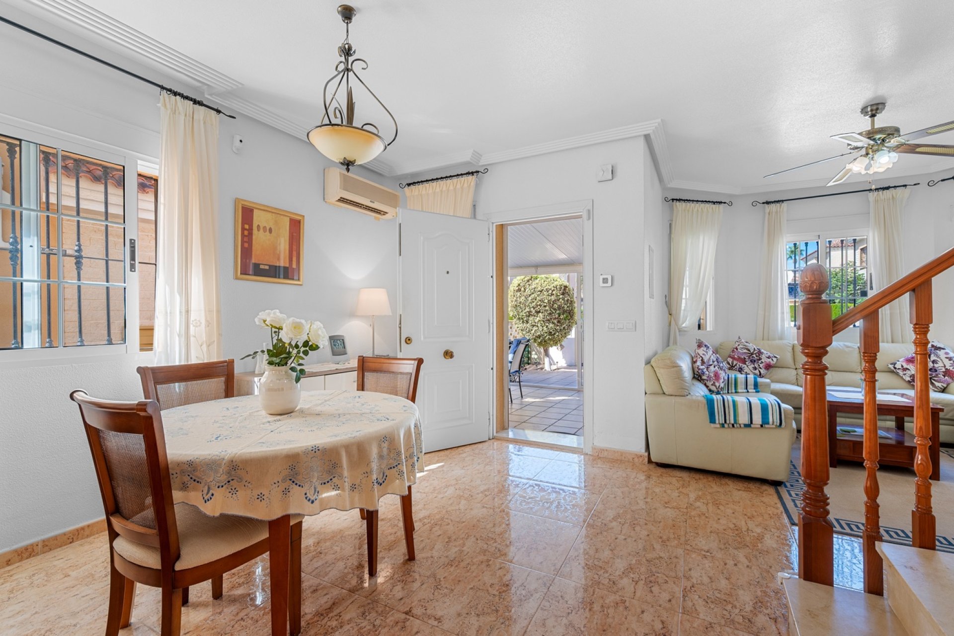Resale - Villa / House - Guardamar del Segura