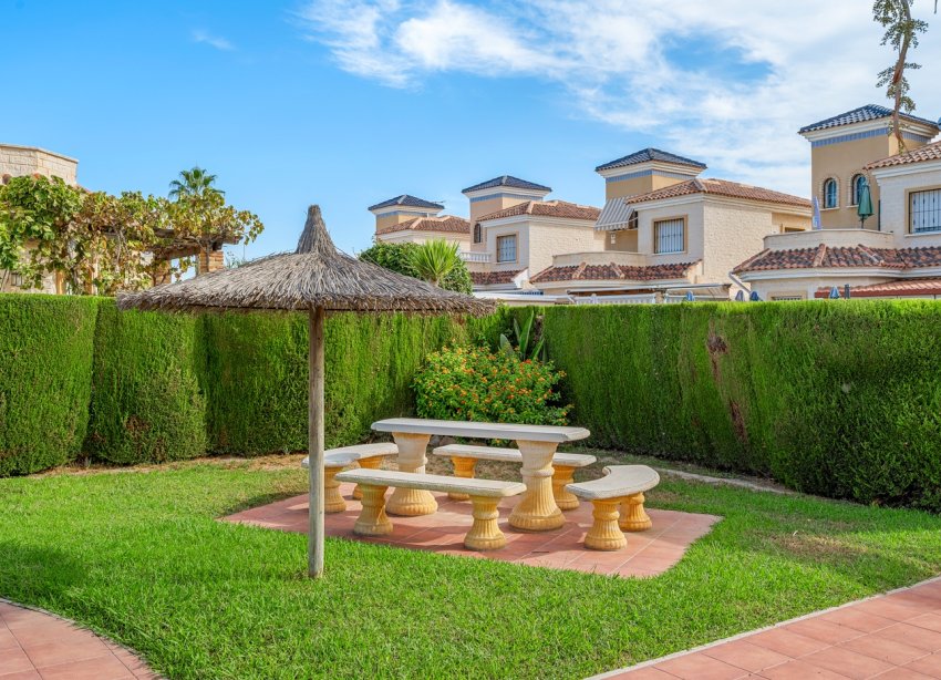 Resale - Villa / House - Guardamar del Segura