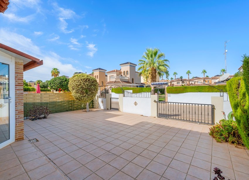 Resale - Villa / House - Guardamar del Segura