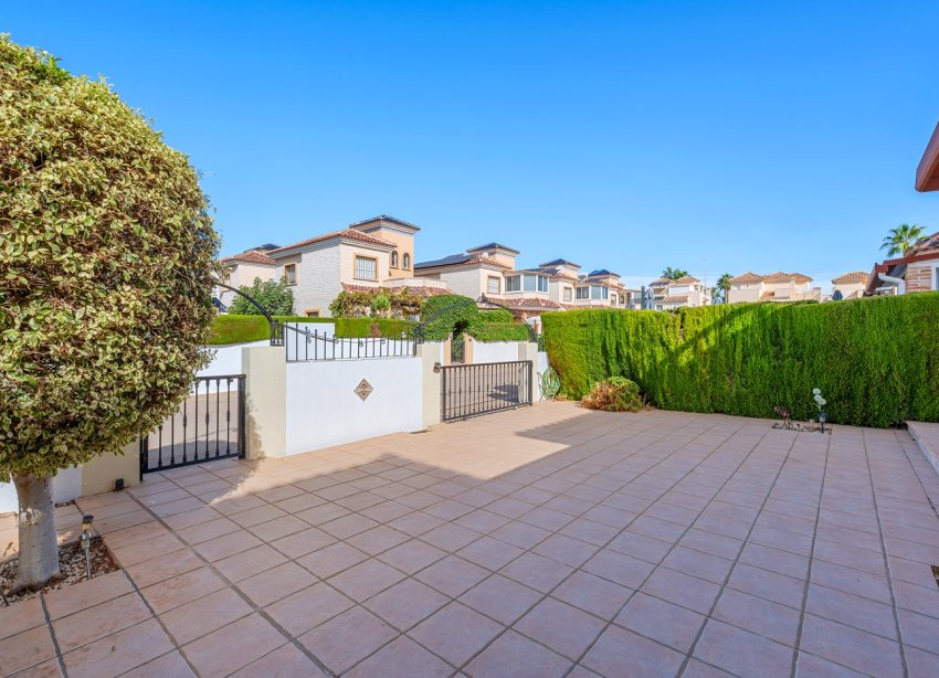 Resale - Villa / House - Guardamar del Segura