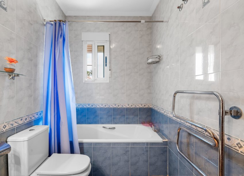 Resale - Villa / House - Guardamar del Segura