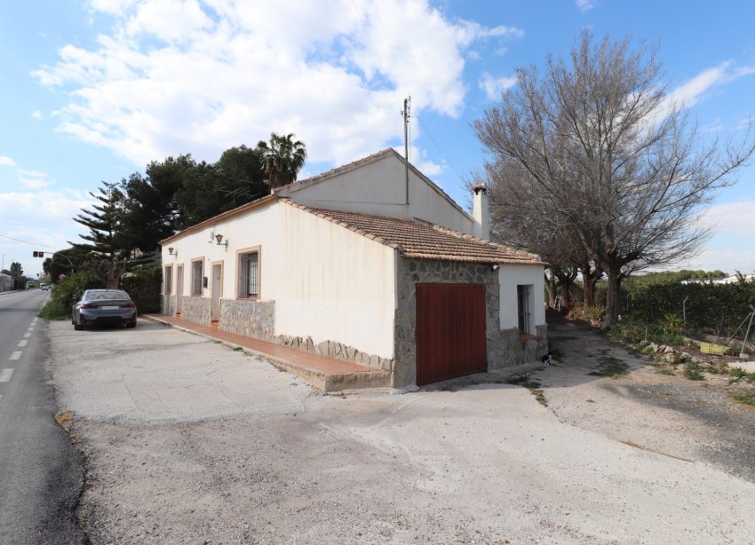 Resale - Villa / House - Heredades