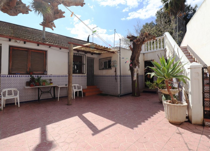Resale - Villa / House - Heredades
