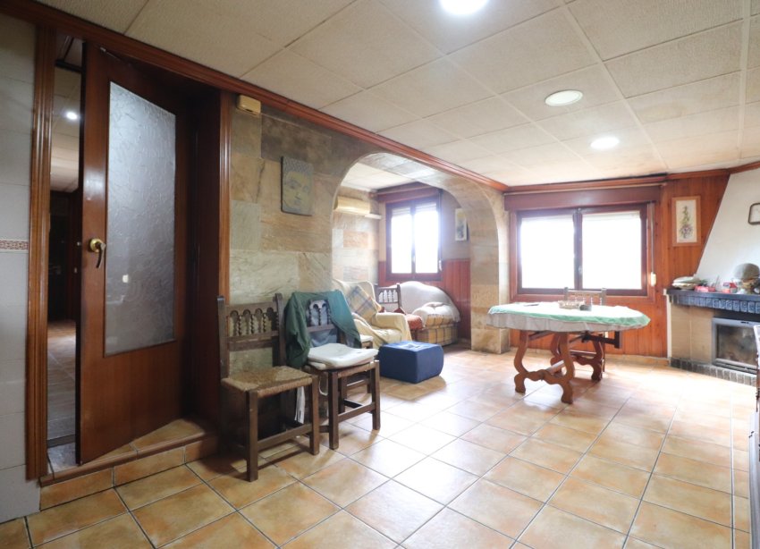 Resale - Villa / House - Heredades