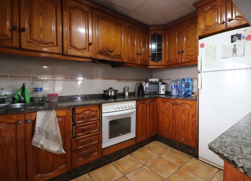 Resale - Villa / House - Heredades