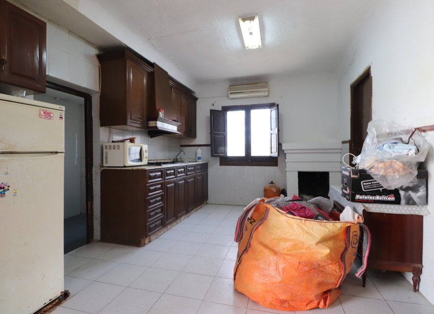 Resale - Villa / House - Heredades