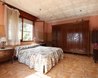 Resale - Villa / House - Heredades