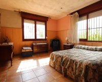 Resale - Villa / House - Heredades