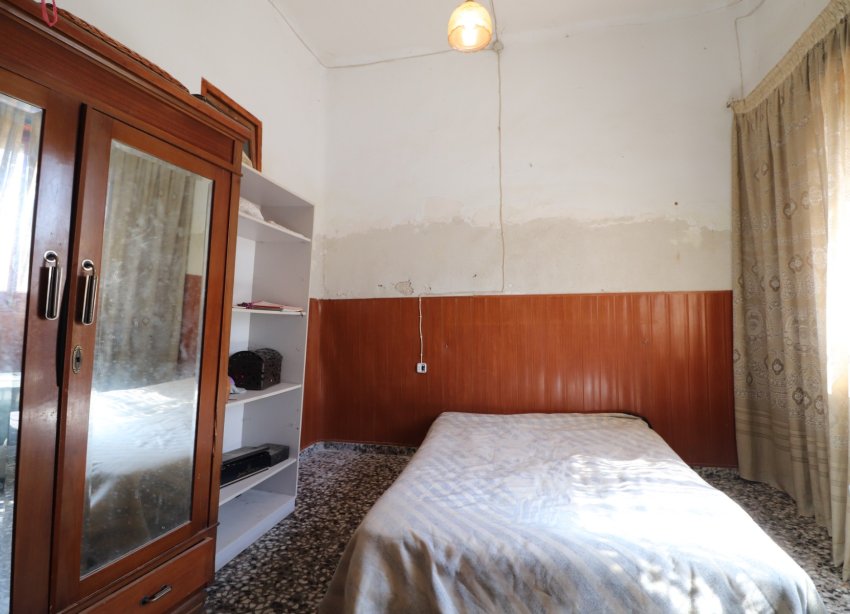 Resale - Villa / House - Heredades