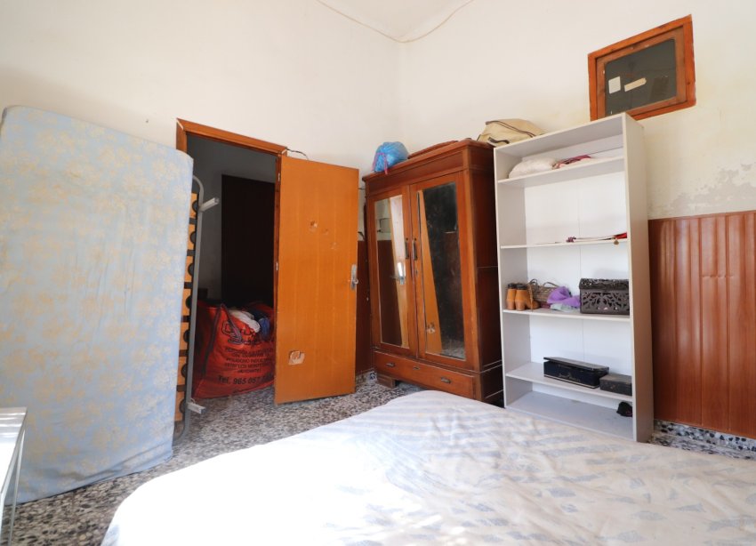 Resale - Villa / House - Heredades