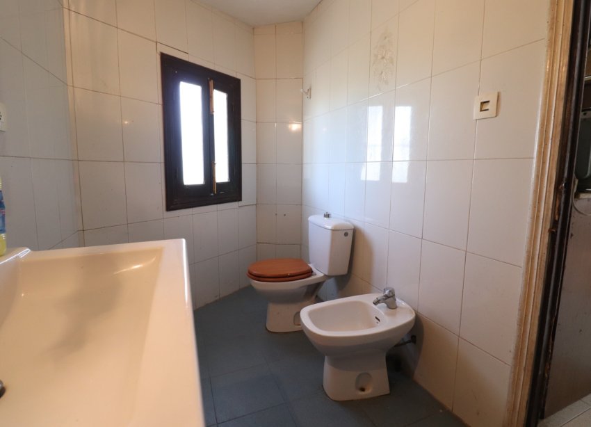 Resale - Villa / House - Heredades