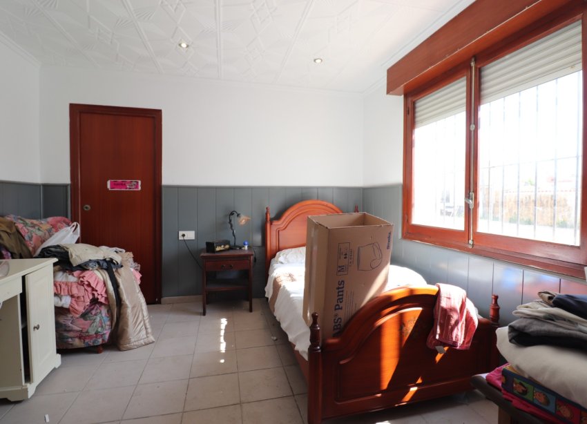 Resale - Villa / House - Heredades