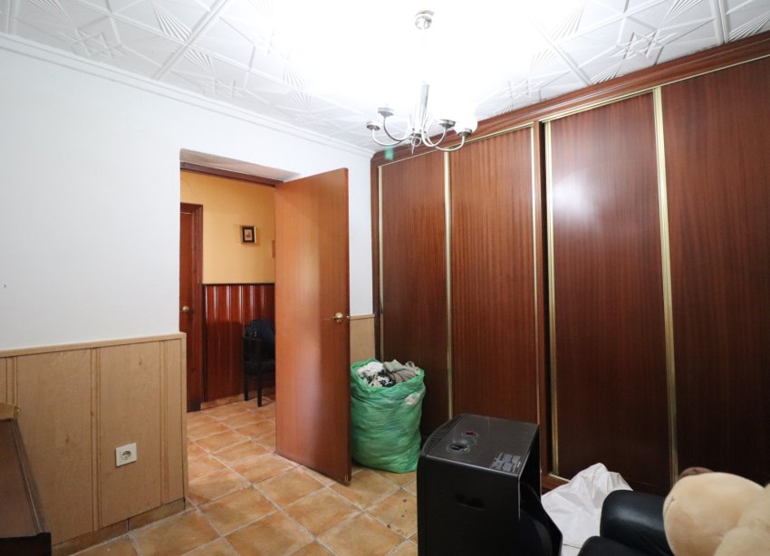 Resale - Villa / House - Heredades