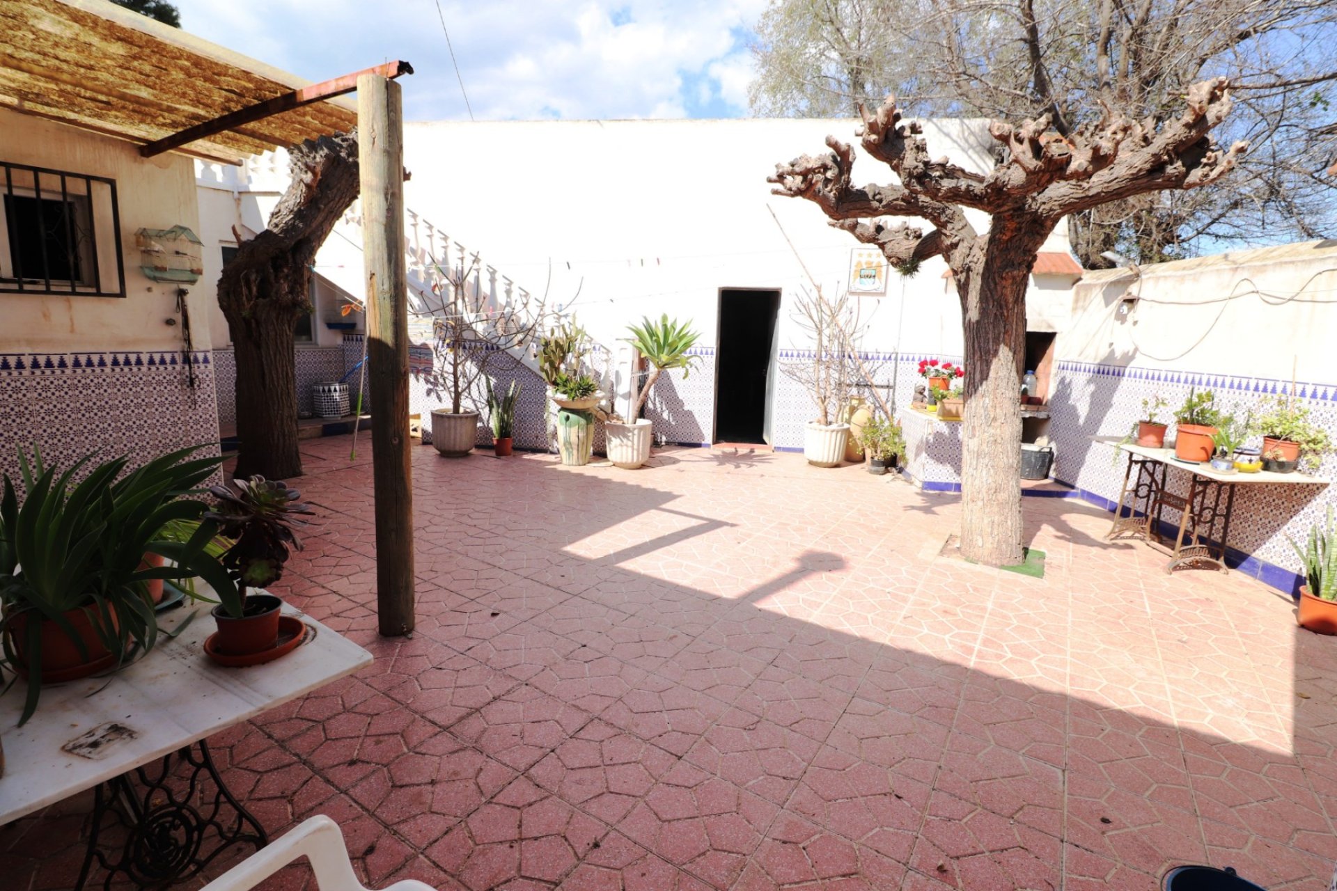 Resale - Villa / House - Heredades