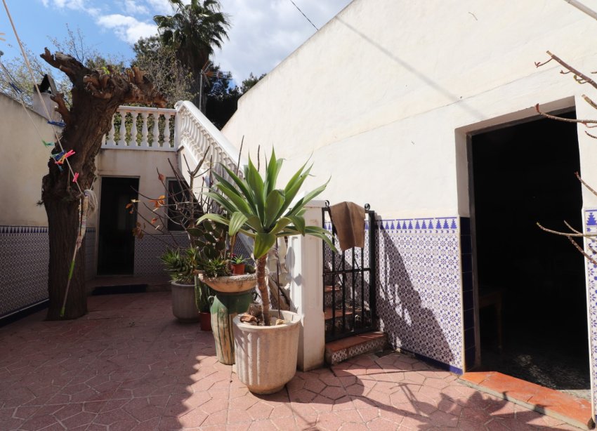 Resale - Villa / House - Heredades