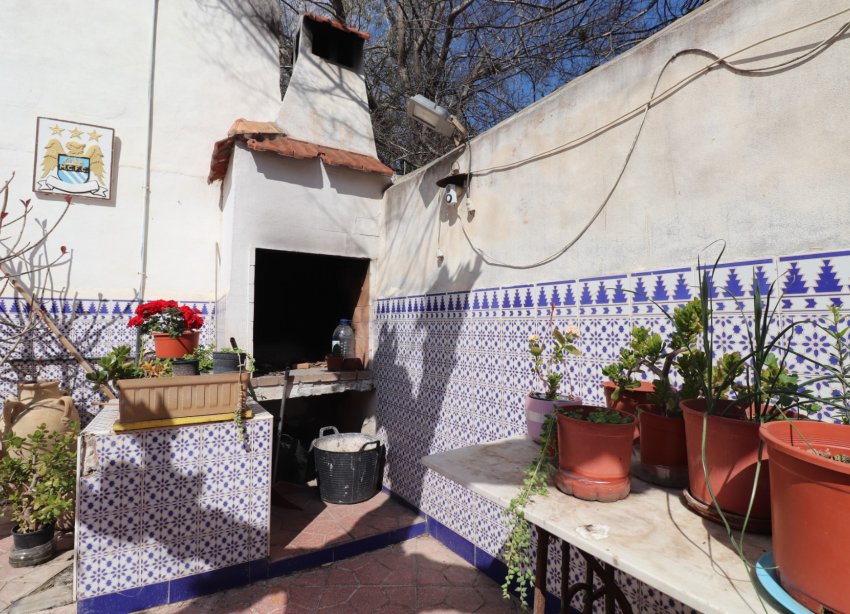 Resale - Villa / House - Heredades