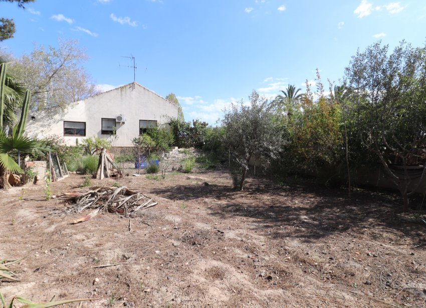 Resale - Villa / House - Heredades