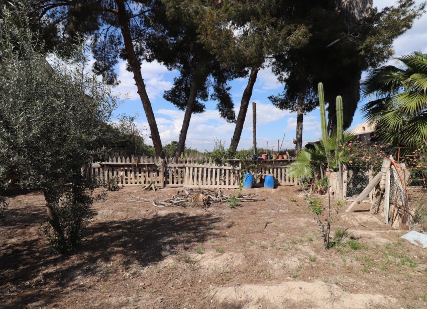 Resale - Villa / House - Heredades