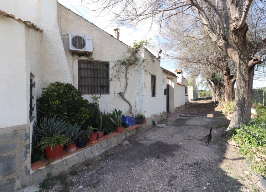 Resale - Villa / House - Heredades