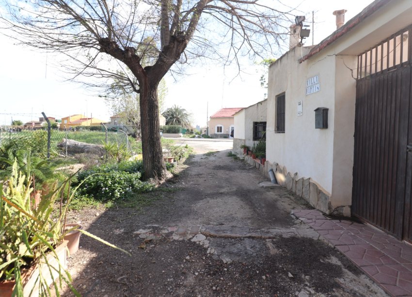 Resale - Villa / House - Heredades