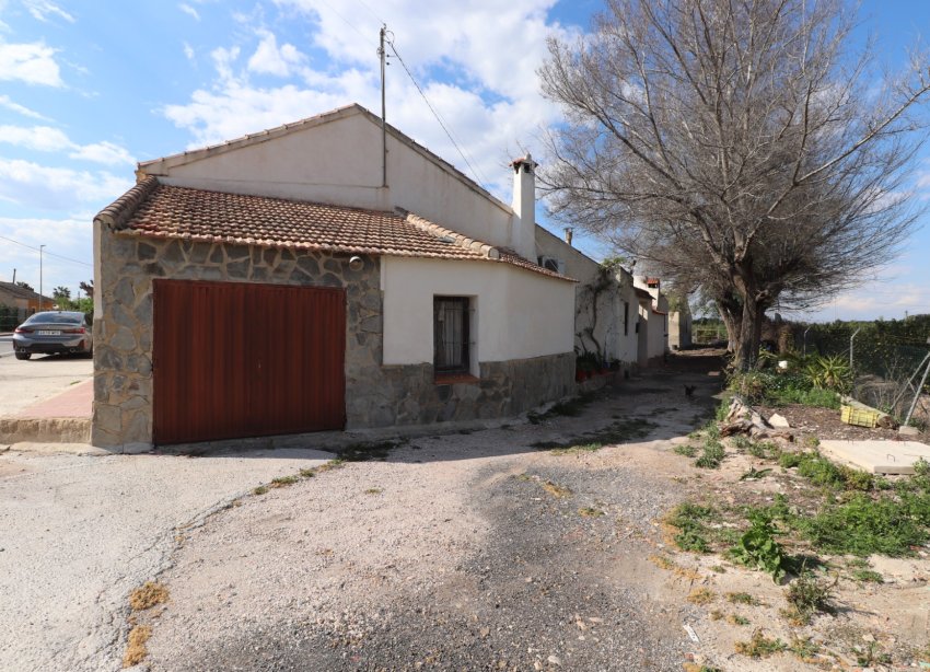 Resale - Villa / House - Heredades