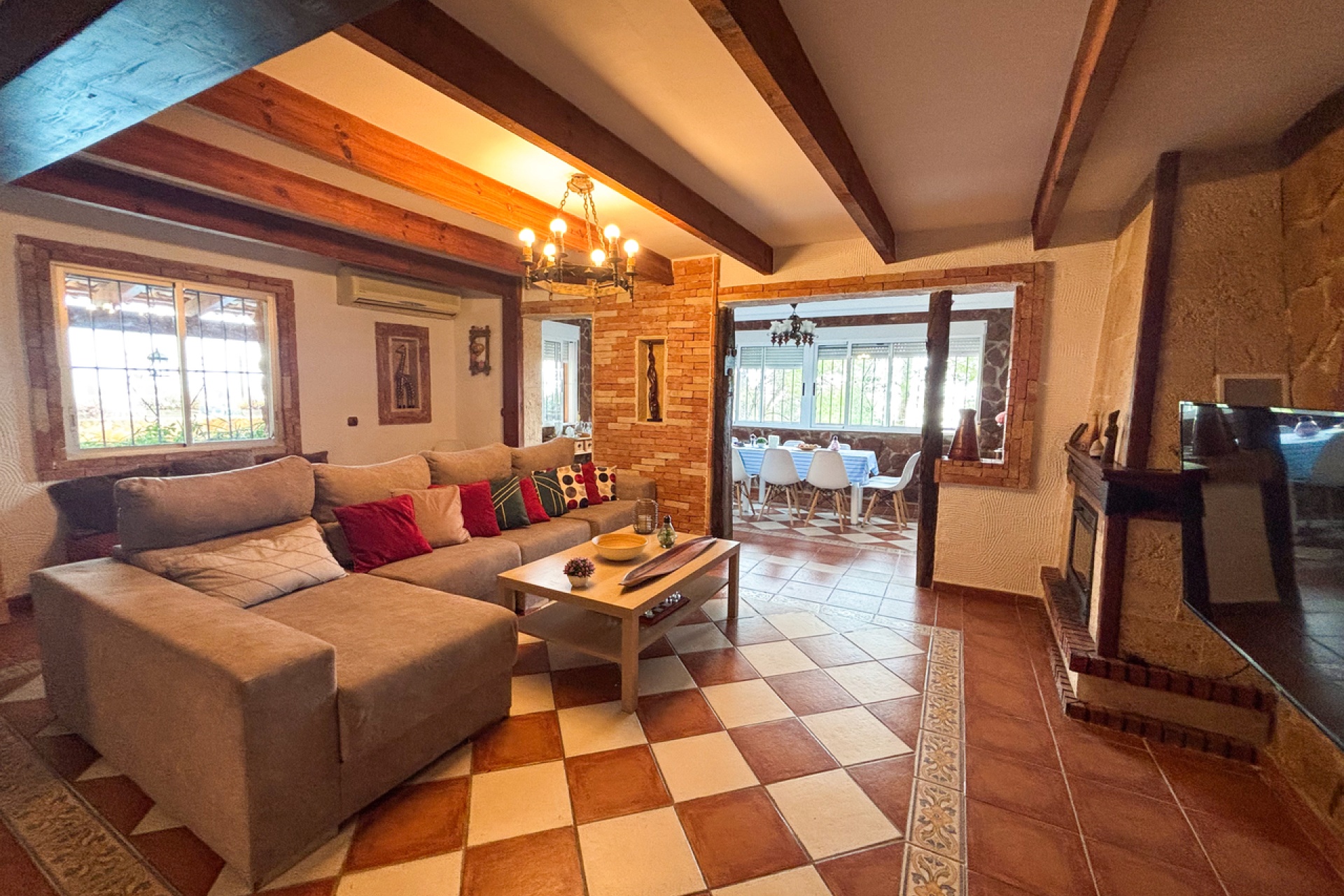 Resale - Villa / House - Jacarilla